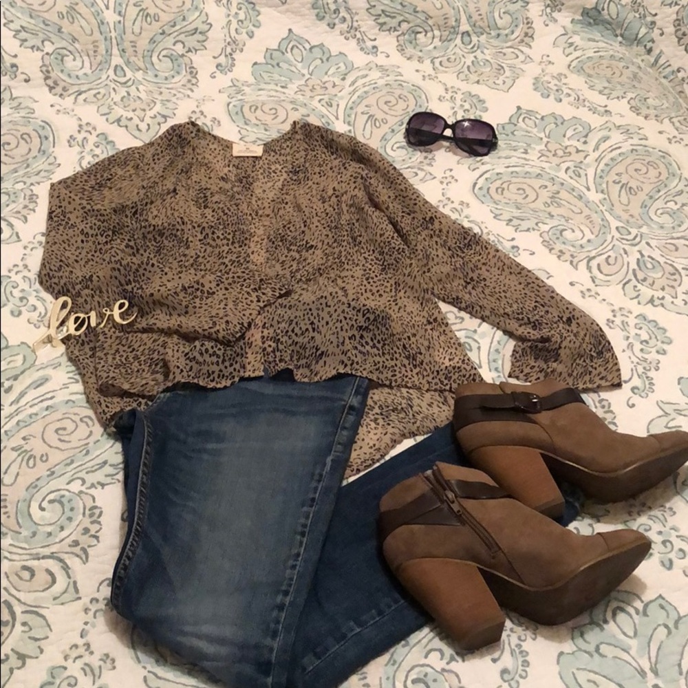 💕 4/$15 pins AND NEEDLES XS LEOPARD PRINT BLOUSE
